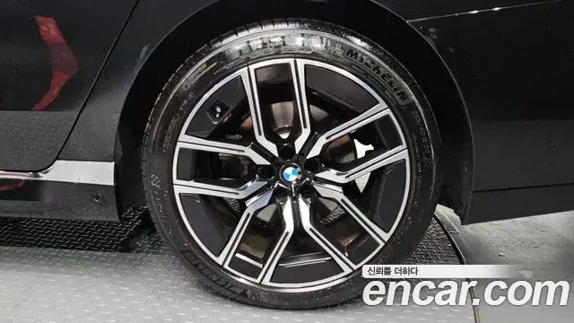 BMW 7 Series 2022 — ფოტო 7/34