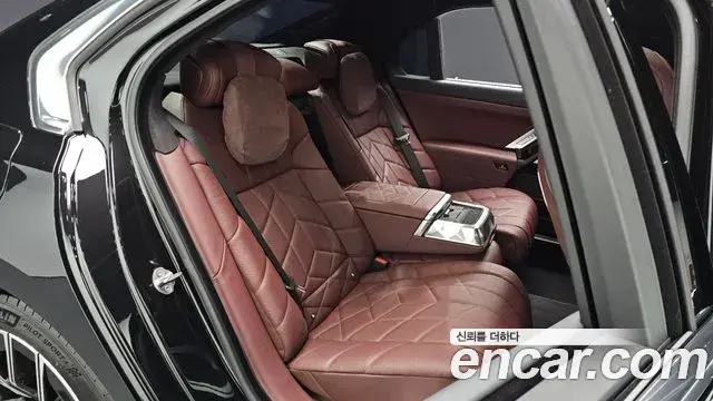 BMW 7 Series 2022 — ფოტო 13/34