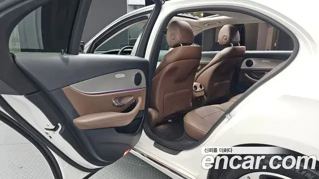 Mercedes-Benz E-Class 2019 — Фото 12/20
