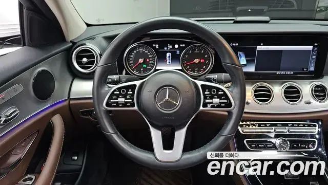 Mercedes-Benz E-Class 2019 — Фото 13/20