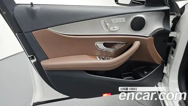 Mercedes-Benz E-Class 2019 — ფოტო 12/37