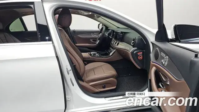 Mercedes-Benz E-Class 2019 — ფოტო 5/37
