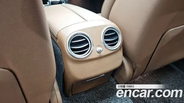 Mercedes-Benz E-Class 2019 — ფოტო 15/37