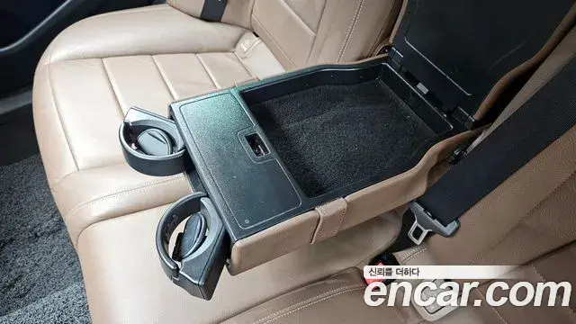 Mercedes-Benz E-Class 2019 — ფოტო 14/37