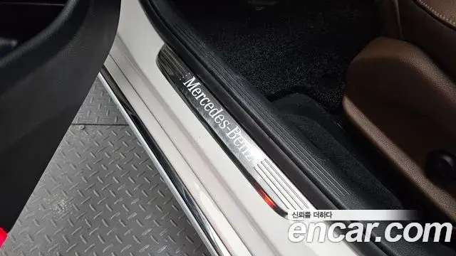 Mercedes-Benz E-Class 2019 — ფოტო 32/37