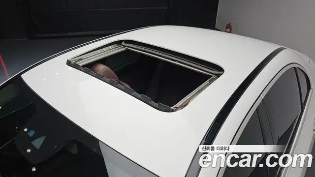 Mercedes-Benz E-Class 2019 — ფოტო 25/37
