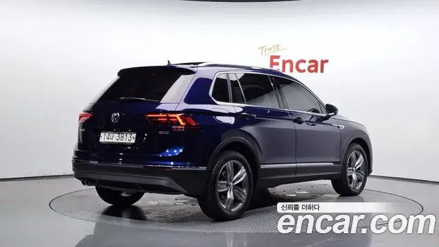 Volkswagen Tiguan 2018 — Фото 2/20