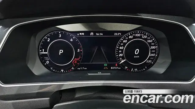 Volkswagen Tiguan 2018 — Фото 8/20