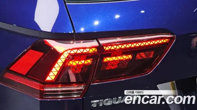 Volkswagen Tiguan 2018 — Photo 11/34