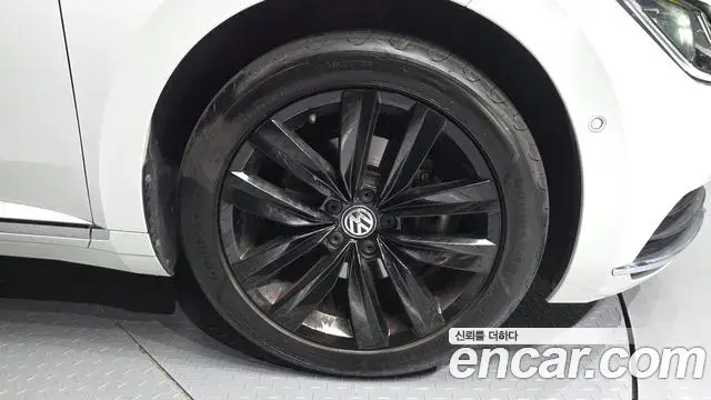 Volkswagen Arteon 2019 — ფოტო 11/20