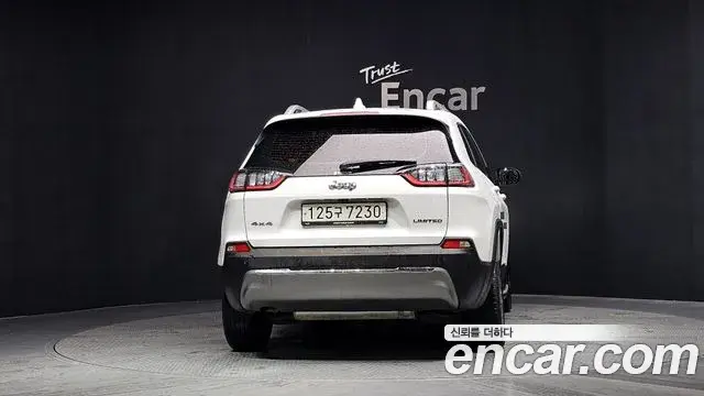 Jeep Cherokee 2020 — Photo 19/20