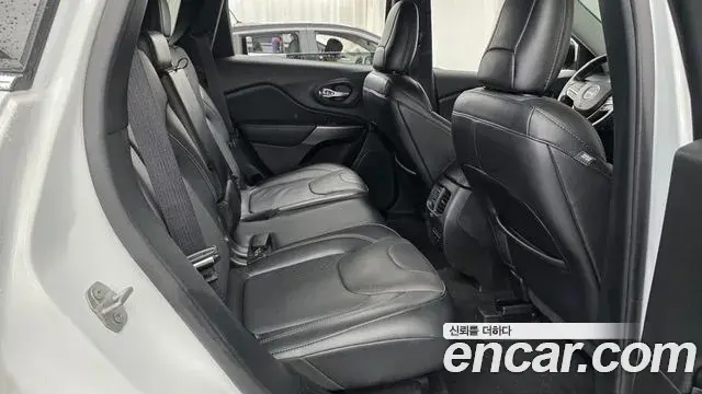 Jeep Cherokee 2020 — Photo 5/20