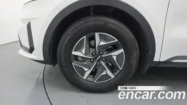 Kia Sorento 2023 — Фото 5/20