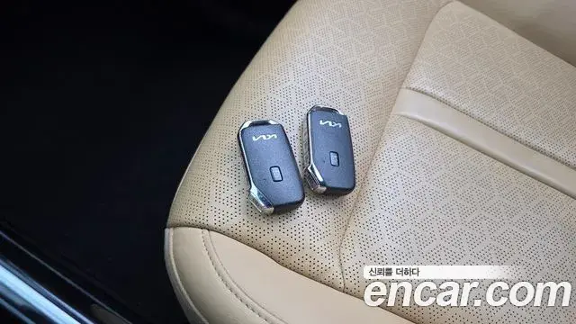 Kia Sorento 2023 — Фото 18/20
