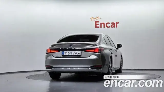 Lexus ES300h 2018 — ფოტო 6/20