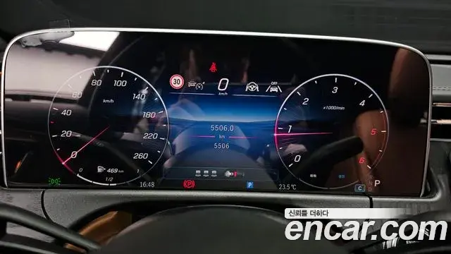 Mercedes-Benz E-Class 2025 — ფოტო 32/34