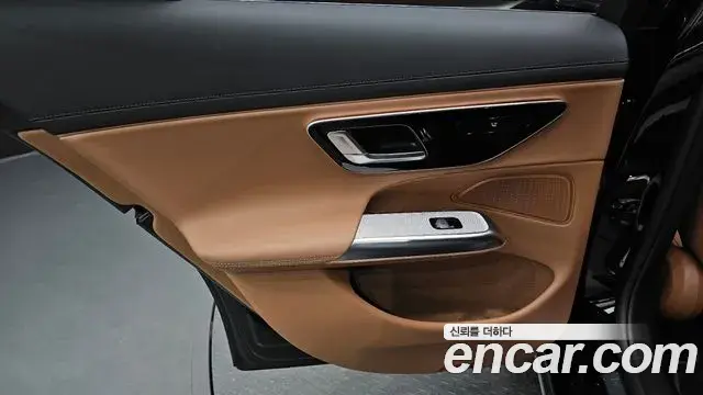 Mercedes-Benz E-Class 2025 — ფოტო 30/34