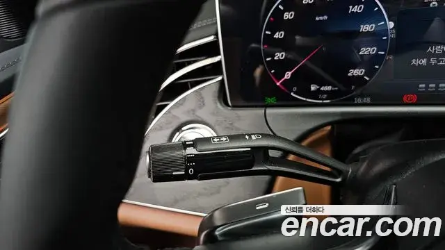 Mercedes-Benz E-Class 2025 — ფოტო 19/34