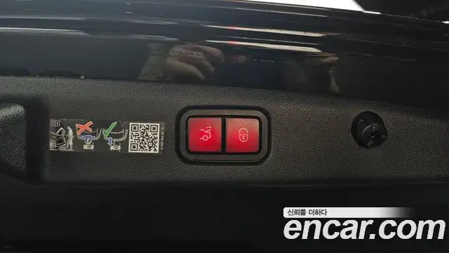 Mercedes-Benz E-Class 2025 — ფოტო 31/34