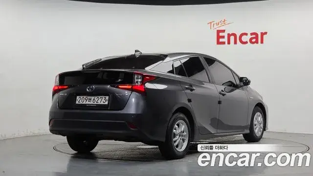 Toyota Prius 2021 — Фото 2/20
