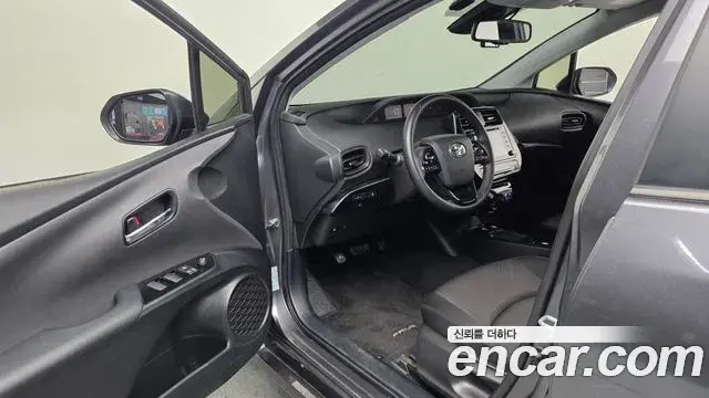 Toyota Prius 2021 — Фото 10/20
