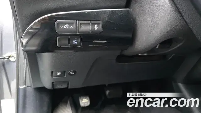 Toyota Prius 2021 — Фото 19/20