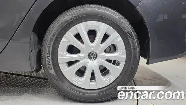 Toyota Prius 2021 — Şəkil 20/32