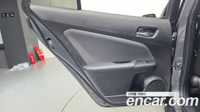 Toyota Prius 2021 — Şəkil 7/32