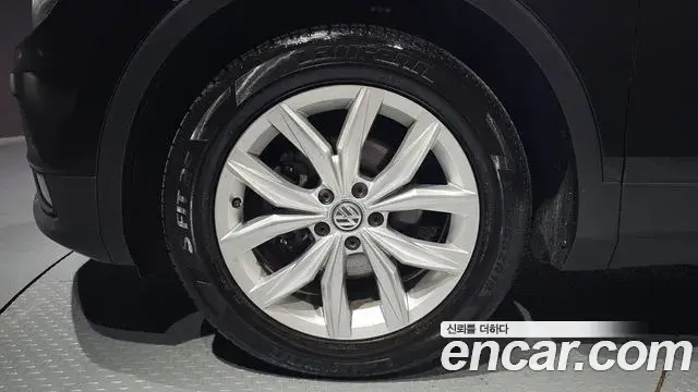 Volkswagen Tiguan 2020 — ფოტო 13/20