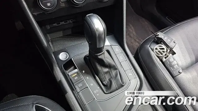 Volkswagen Tiguan 2020 — ფოტო 11/20