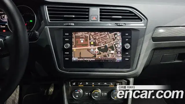 Volkswagen Tiguan 2020 — ფოტო 18/20