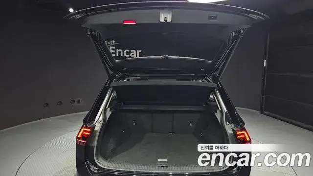 Volkswagen Tiguan 2020 — ფოტო 20/20