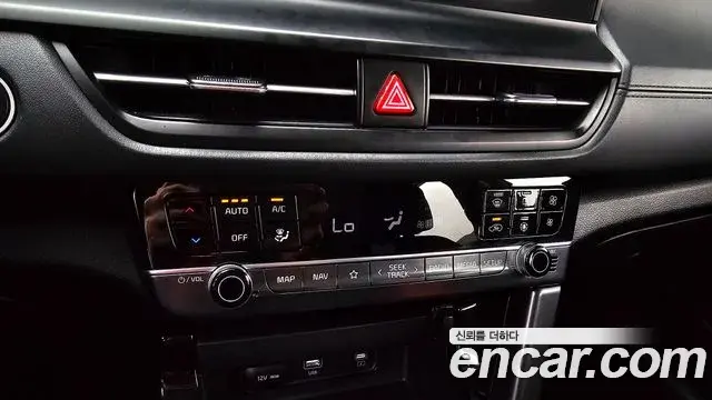 Kia Seltos 2023 — Photo 8/32