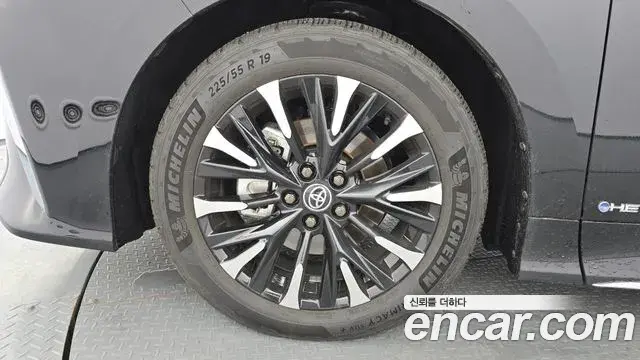 Toyota Alphard 2025 — Photo 5/20