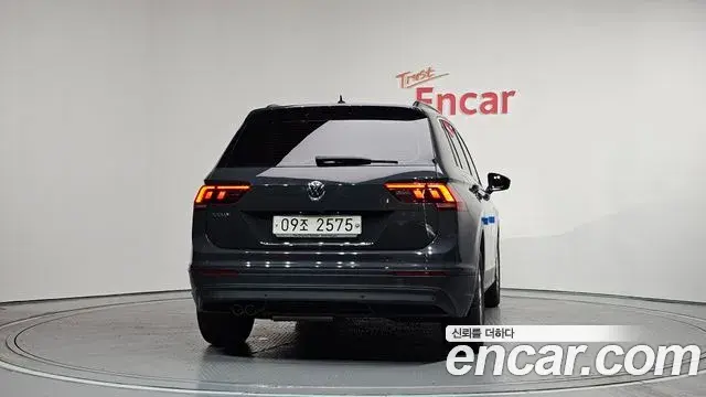 Volkswagen Tiguan 2018 — Photo 21/34