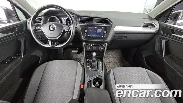 Volkswagen Tiguan 2018 — Photo 18/34