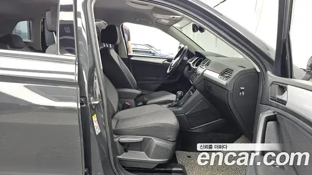 Volkswagen Tiguan 2018 — Photo 10/34
