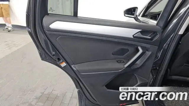 Volkswagen Tiguan 2018 — Photo 19/34