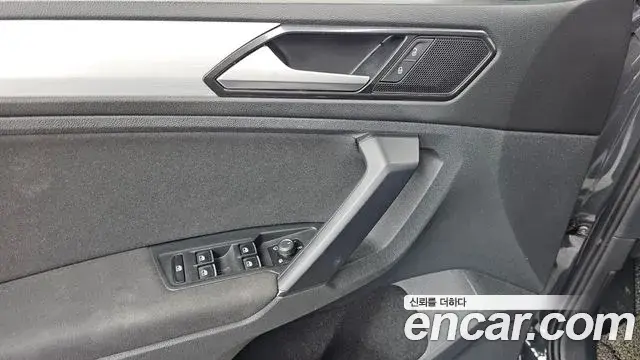 Volkswagen Tiguan 2018 — Photo 29/34