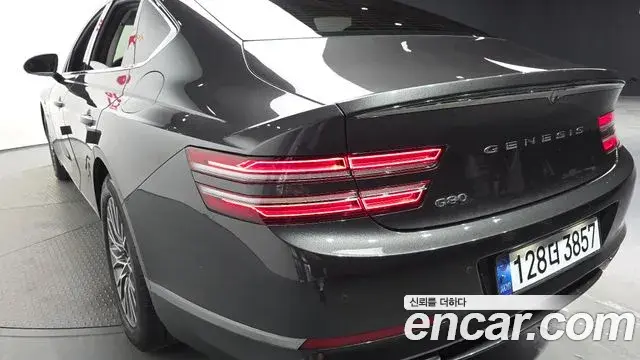 Genesis G80 2022 — Şəkil 29/32