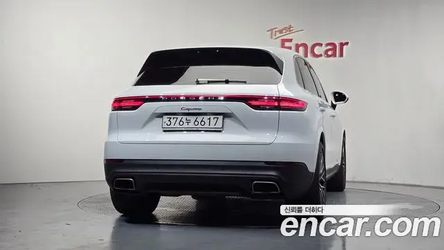 Porsche Cayenne 2021 — ფოტო 9/33