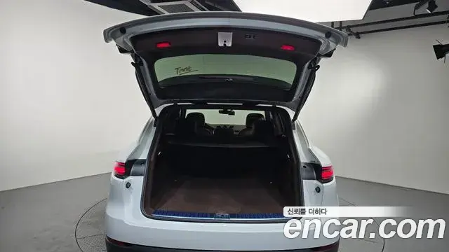 Porsche Cayenne 2021 — ფოტო 2/33