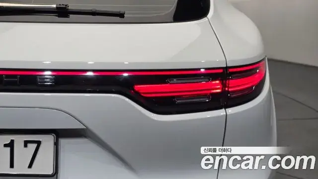 Porsche Cayenne 2021 — ფოტო 13/33