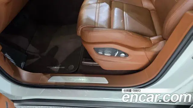 Porsche Cayenne 2021 — ფოტო 6/33