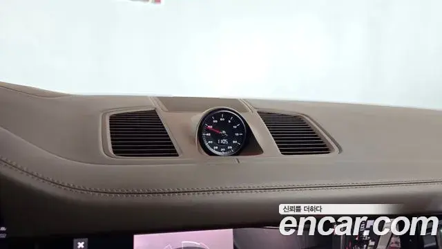 Porsche Cayenne 2021 — ფოტო 32/33