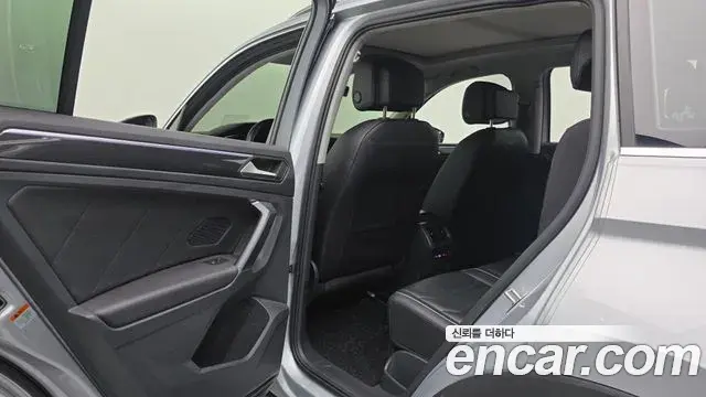 Volkswagen Tiguan 2022 — Şəkil 35/36