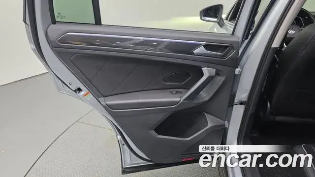 Volkswagen Tiguan 2022 — Şəkil 30/36