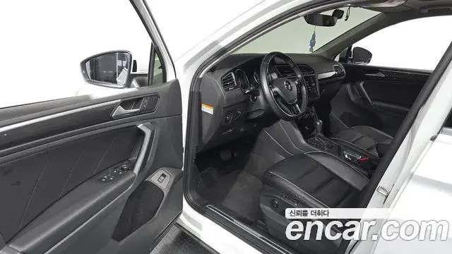 Volkswagen Tiguan 2019 — Şəkil 16/31