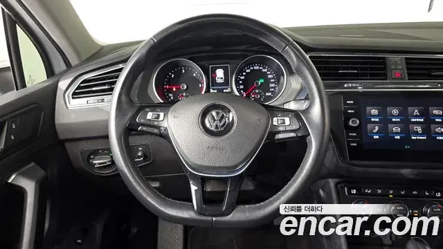 Volkswagen Tiguan 2019 — Şəkil 17/31