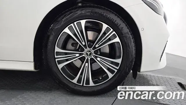 Mercedes-Benz E-Class 2024 — ფოტო 1/31